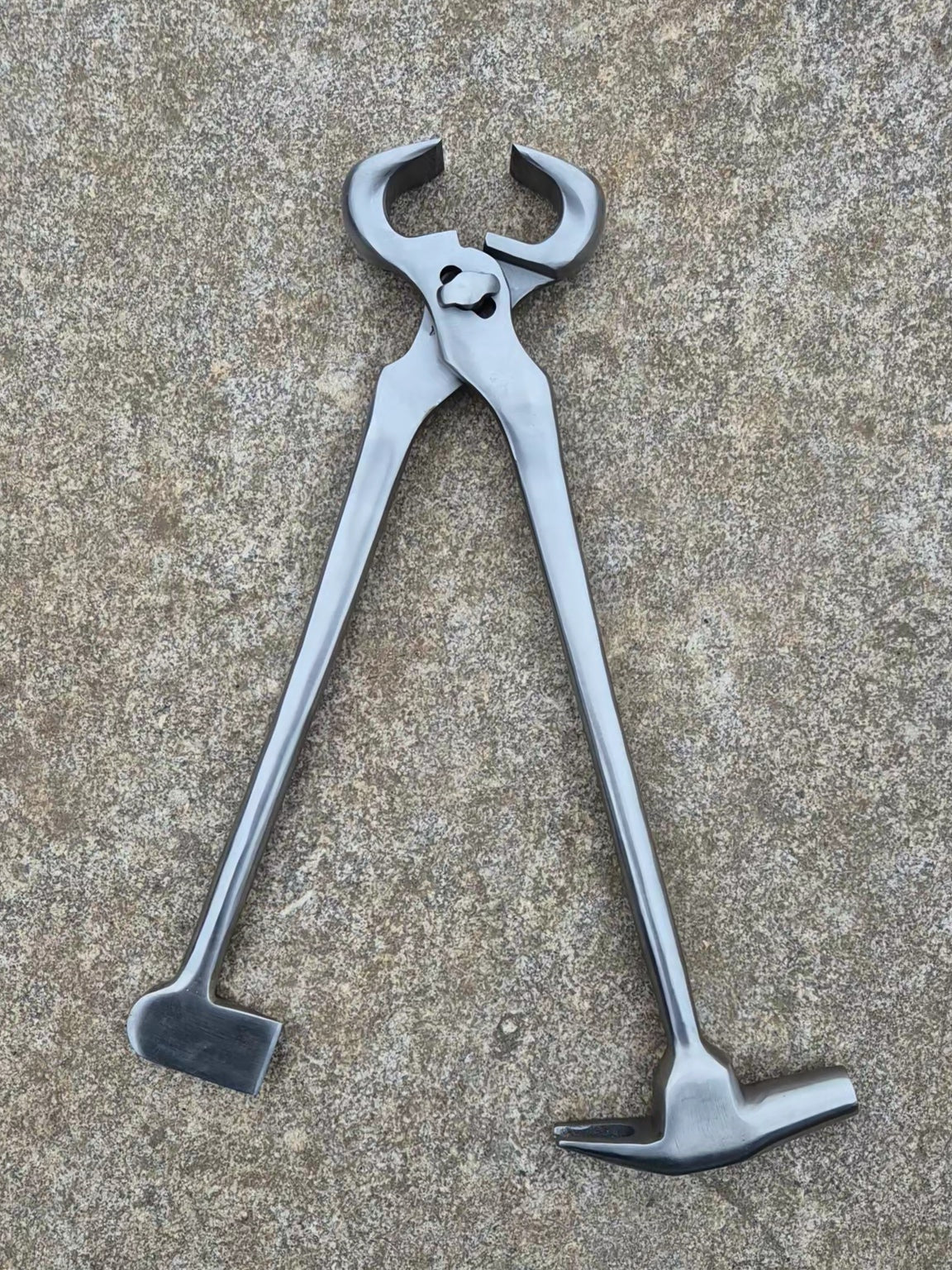 All-in-One Horseshoe Removal Tool image 3