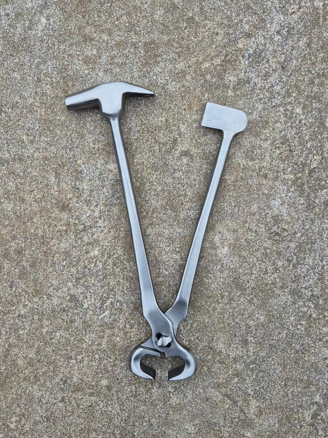 All-in-One Horseshoe Removal Tool image 2